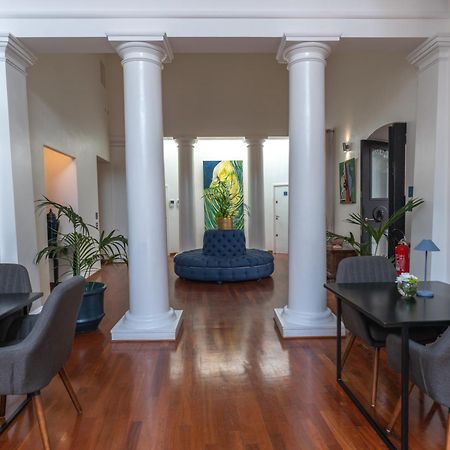 L' Hotellerie Easy Suites ปาแลร์โม ภายนอก รูปภาพ